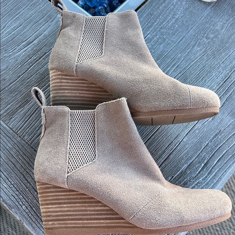 Toms Classic Tan Ankle Booties